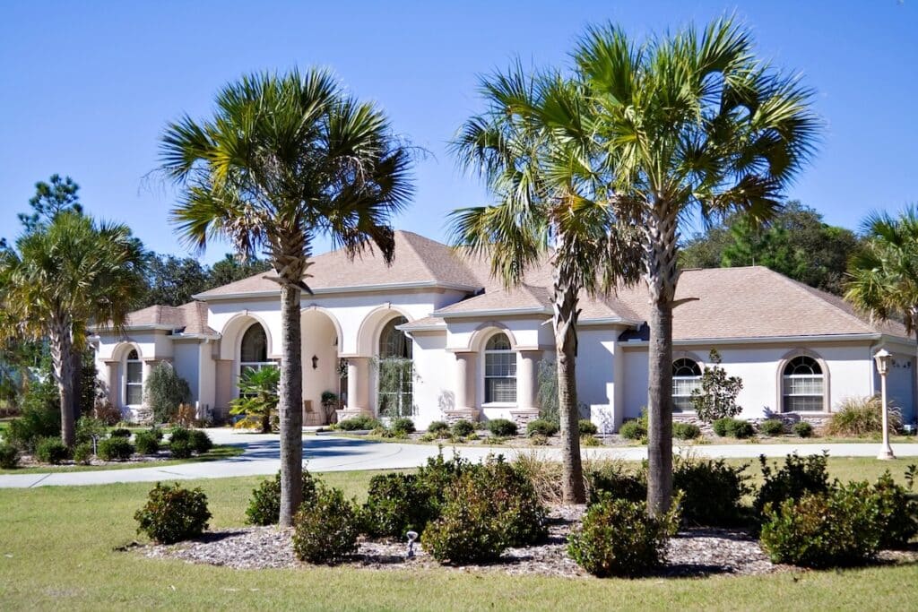 A sprawling Floirda residential home with beautiful landscaping.